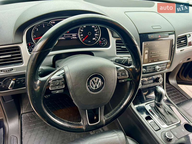 Внедорожник / Кроссовер Volkswagen Touareg 2010 в Черновцах
