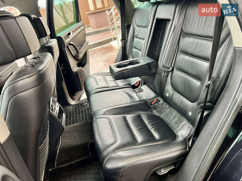 Внедорожник / Кроссовер Volkswagen Touareg 2010 в Черновцах