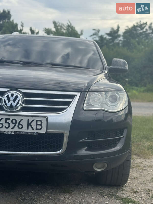 Внедорожник / Кроссовер Volkswagen Touareg 2010 в Шепетовке