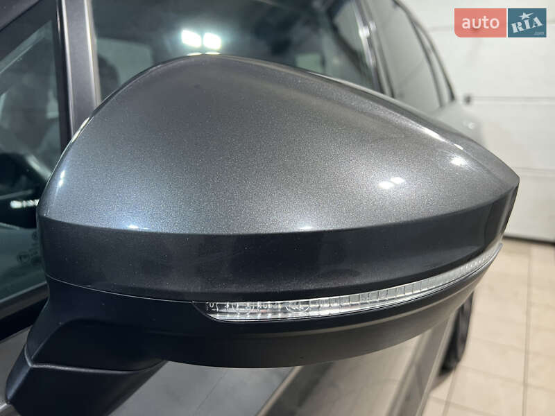 Позашляховик / Кросовер Volkswagen Touareg 2018 в Києві