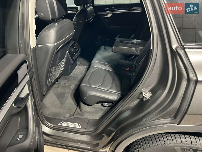 Позашляховик / Кросовер Volkswagen Touareg 2018 в Києві