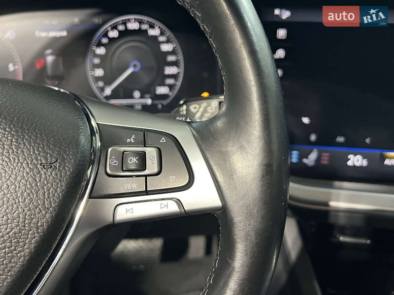 Позашляховик / Кросовер Volkswagen Touareg 2018 в Києві