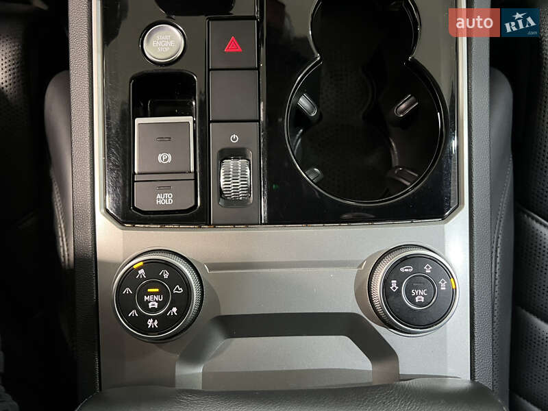 Позашляховик / Кросовер Volkswagen Touareg 2018 в Києві