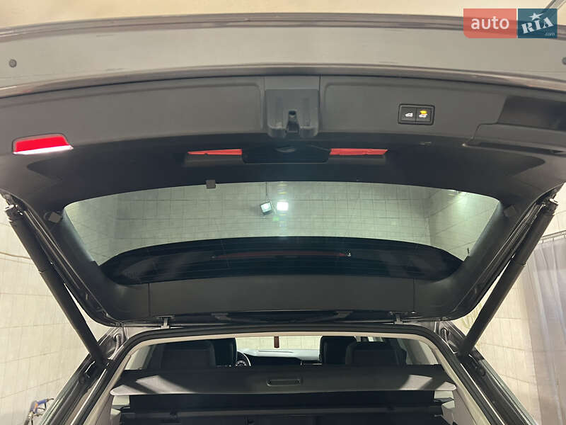 Позашляховик / Кросовер Volkswagen Touareg 2018 в Києві