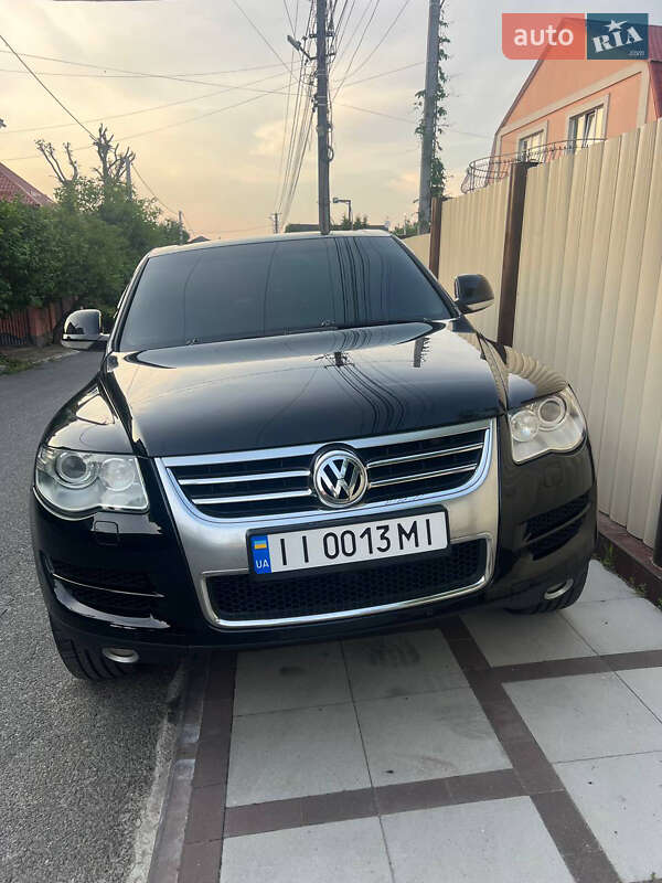Внедорожник / Кроссовер Volkswagen Touareg 2007 в Ровно
