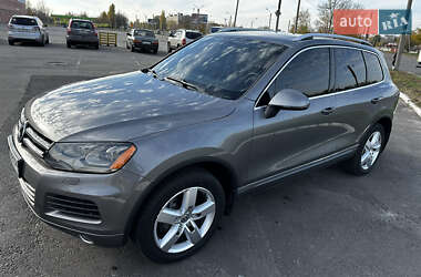 Внедорожник / Кроссовер Volkswagen Touareg 2012 в Харькове