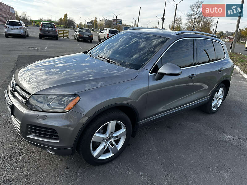 Внедорожник / Кроссовер Volkswagen Touareg 2012 в Харькове
