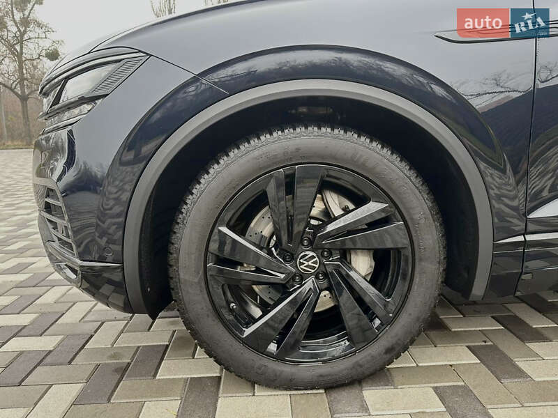 Внедорожник / Кроссовер Volkswagen Touareg 2020 в Киеве