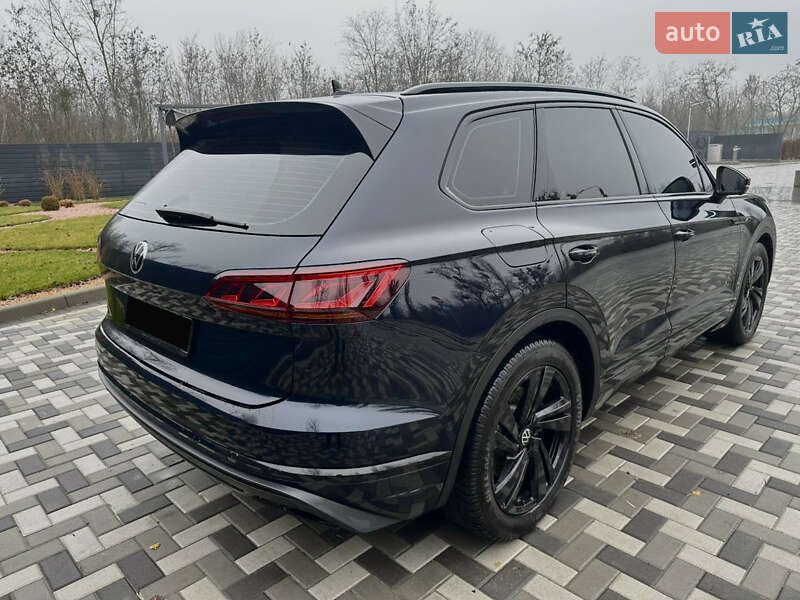 Внедорожник / Кроссовер Volkswagen Touareg 2020 в Киеве