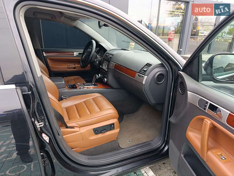 Позашляховик / Кросовер Volkswagen Touareg 2005 в Тячеві