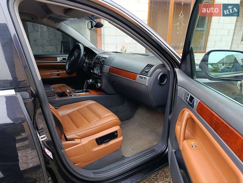 Позашляховик / Кросовер Volkswagen Touareg 2005 в Тячеві