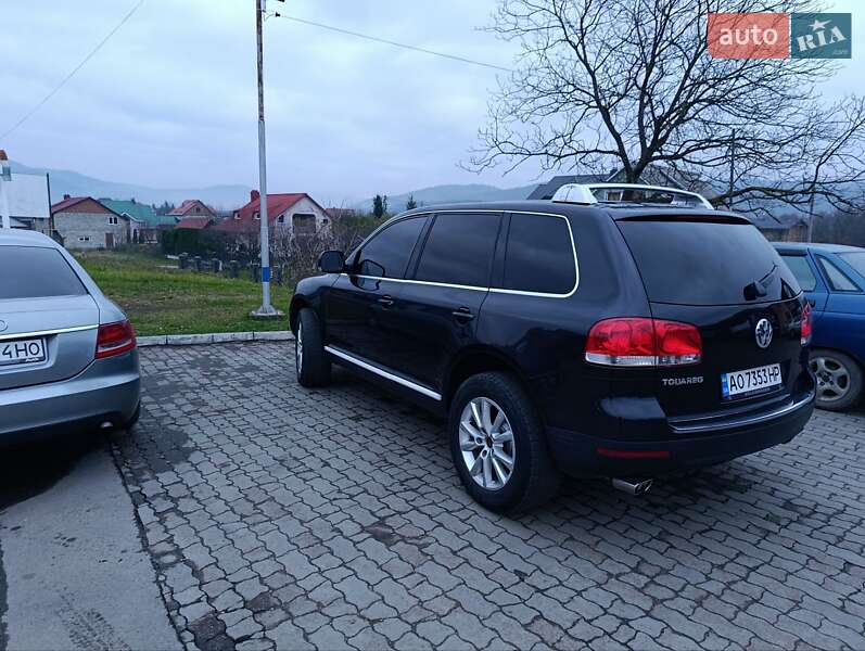 Позашляховик / Кросовер Volkswagen Touareg 2005 в Тячеві