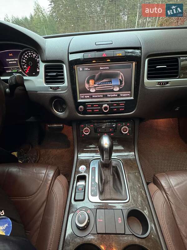 Позашляховик / Кросовер Volkswagen Touareg 2013 в Полтаві