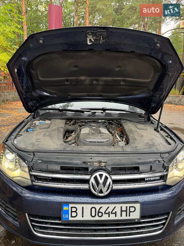 Позашляховик / Кросовер Volkswagen Touareg 2013 в Полтаві