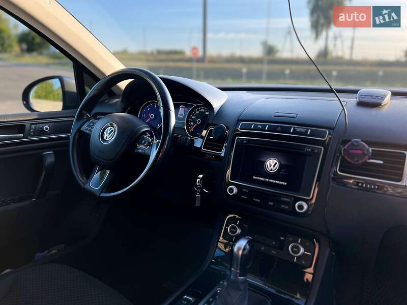 Внедорожник / Кроссовер Volkswagen Touareg 2014 в Богуславе