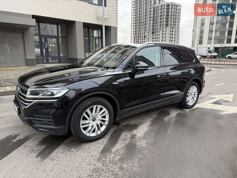 Внедорожник / Кроссовер Volkswagen Touareg 2021 в Киеве