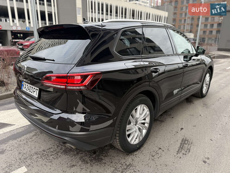 Внедорожник / Кроссовер Volkswagen Touareg 2021 в Киеве