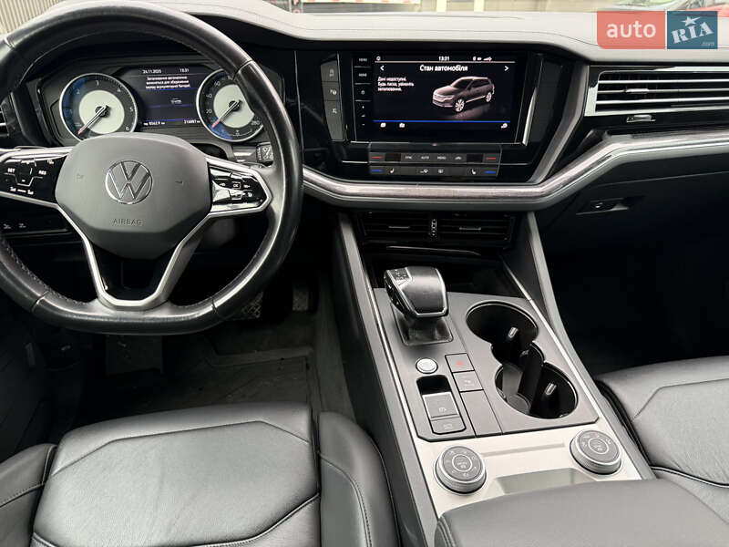 Внедорожник / Кроссовер Volkswagen Touareg 2021 в Киеве