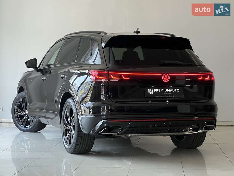 Позашляховик / Кросовер Volkswagen Touareg 2024 в Києві