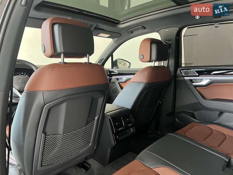 Позашляховик / Кросовер Volkswagen Touareg 2024 в Києві