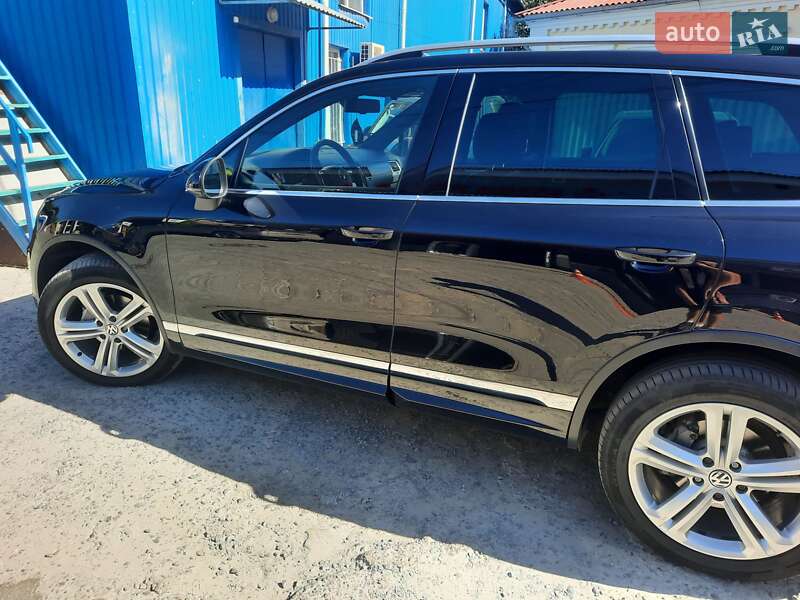 Внедорожник / Кроссовер Volkswagen Touareg 2013 в Изюме