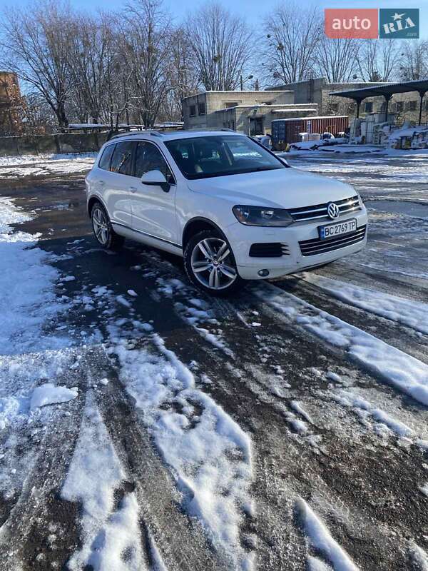 Внедорожник / Кроссовер Volkswagen Touareg 2014 в Львове