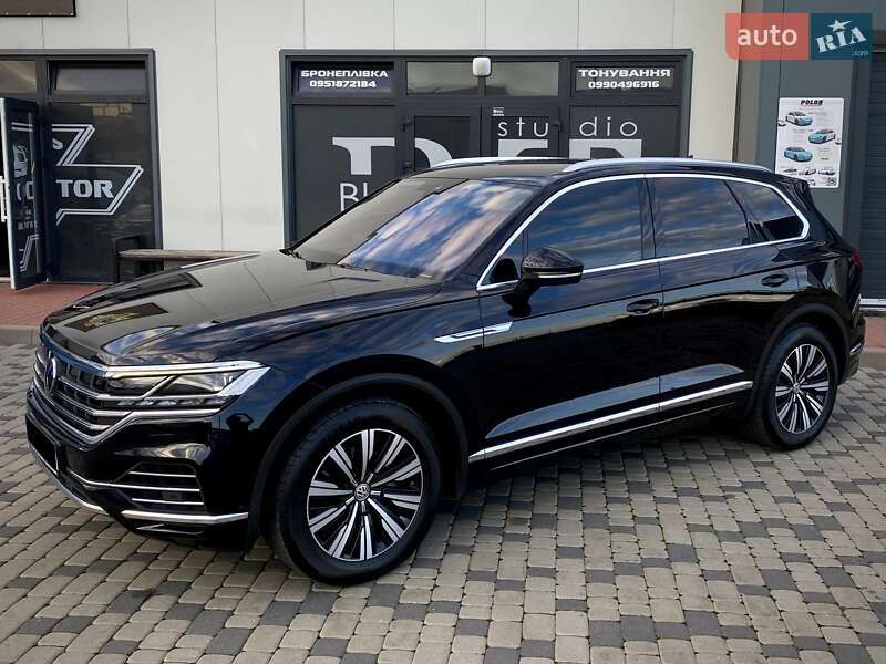 Позашляховик / Кросовер Volkswagen Touareg 2019 в Мукачевому