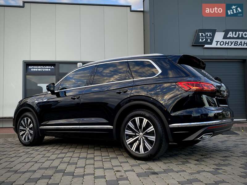 Позашляховик / Кросовер Volkswagen Touareg 2019 в Мукачевому