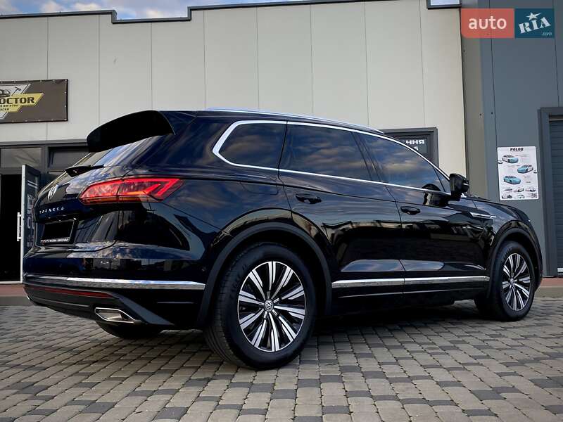 Позашляховик / Кросовер Volkswagen Touareg 2019 в Мукачевому