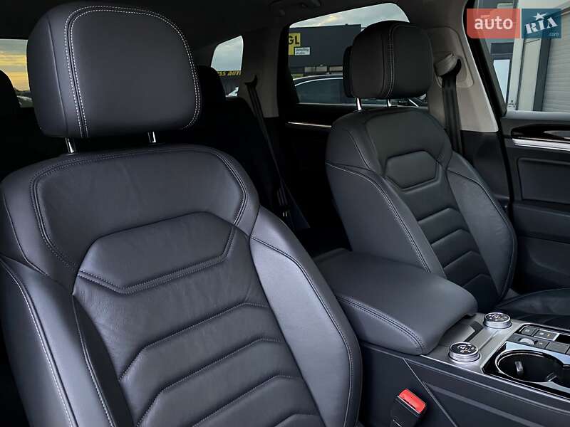 Позашляховик / Кросовер Volkswagen Touareg 2019 в Мукачевому