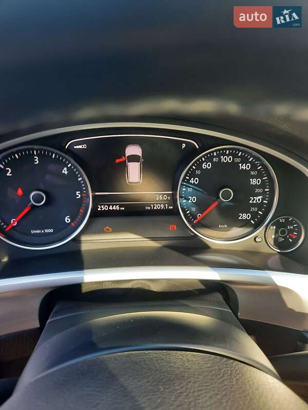 Внедорожник / Кроссовер Volkswagen Touareg 2013 в Изюме