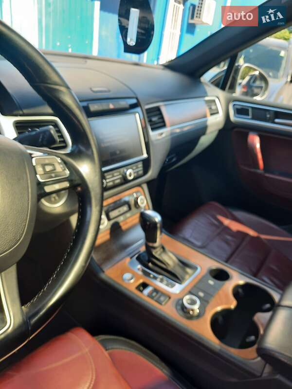 Внедорожник / Кроссовер Volkswagen Touareg 2013 в Изюме