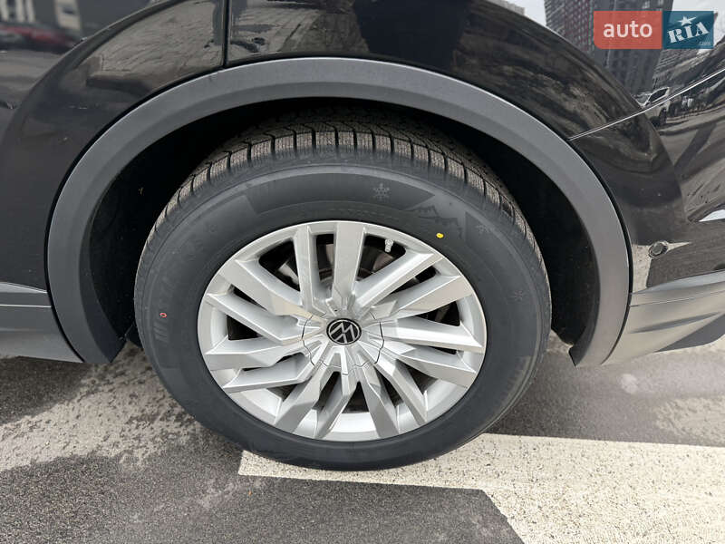 Внедорожник / Кроссовер Volkswagen Touareg 2021 в Киеве