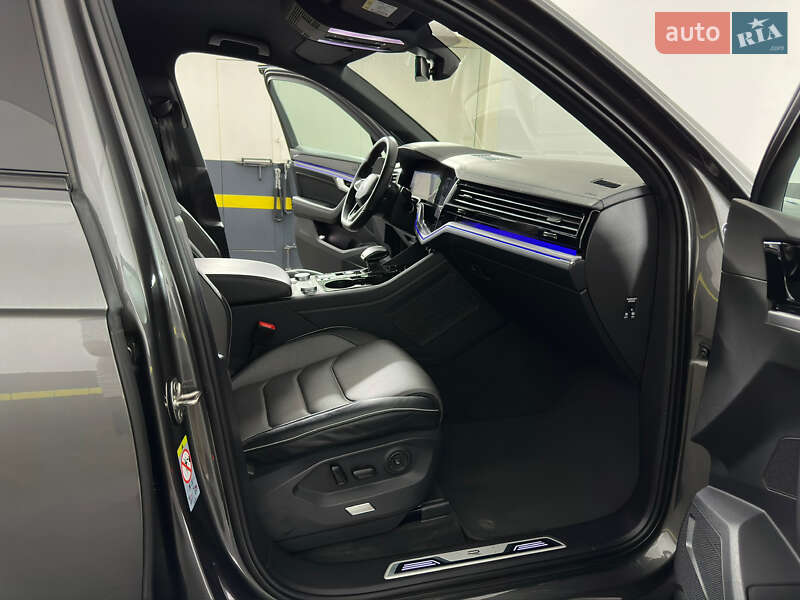 Позашляховик / Кросовер Volkswagen Touareg 2022 в Козятині