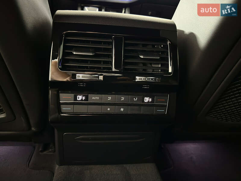 Позашляховик / Кросовер Volkswagen Touareg 2022 в Козятині