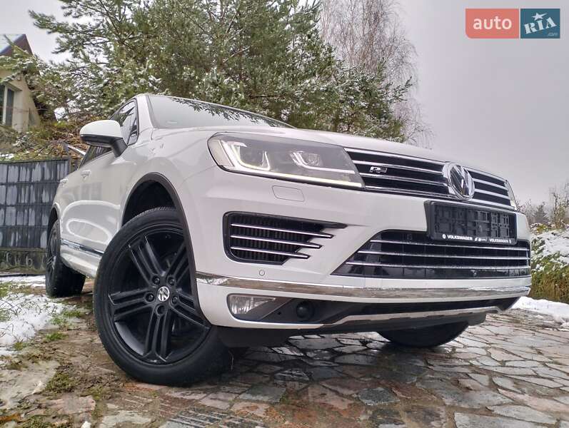 Позашляховик / Кросовер Volkswagen Touareg 2016 в Рівному