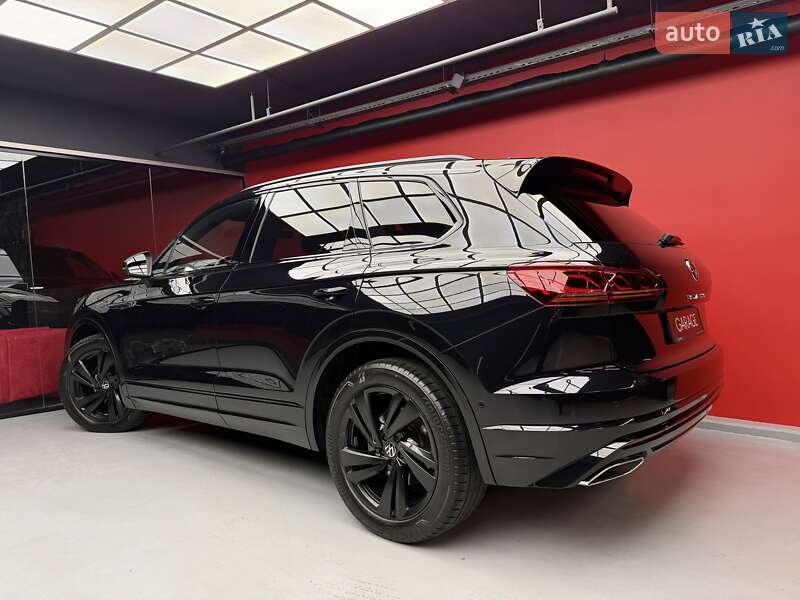 Внедорожник / Кроссовер Volkswagen Touareg 2021 в Киеве