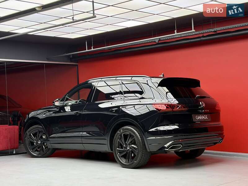 Внедорожник / Кроссовер Volkswagen Touareg 2021 в Киеве