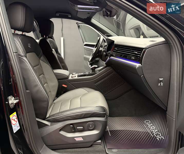 Внедорожник / Кроссовер Volkswagen Touareg 2021 в Киеве