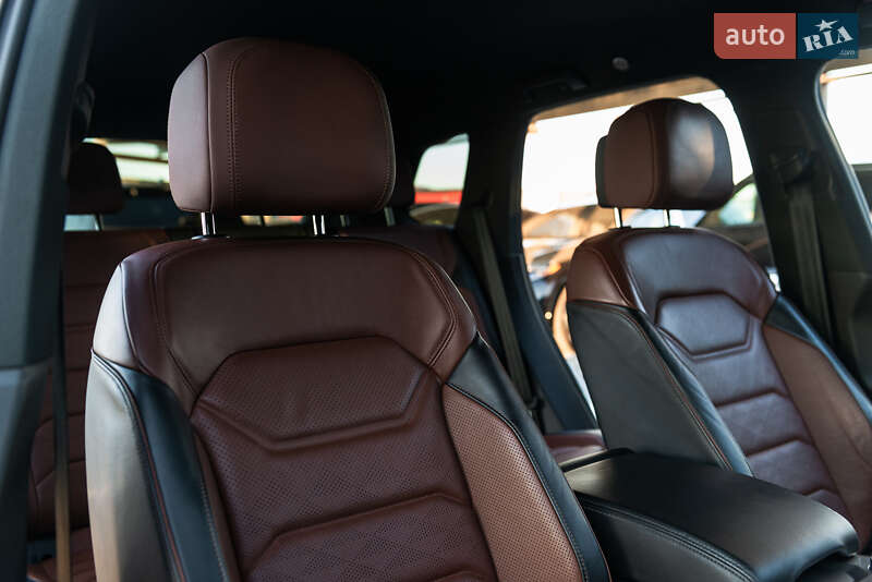 Внедорожник / Кроссовер Volkswagen Touareg 2019 в Мукачево