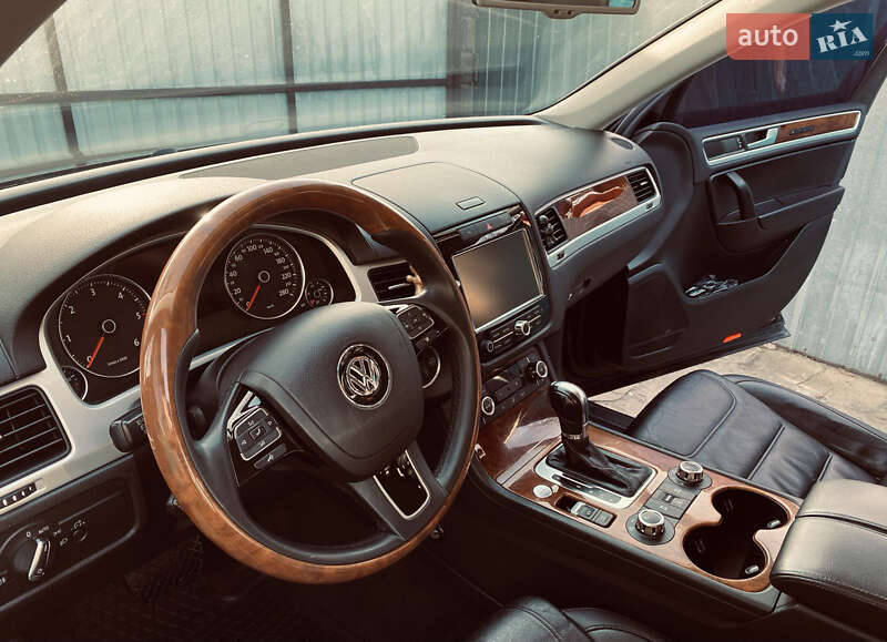 Внедорожник / Кроссовер Volkswagen Touareg 2013 в Прилуках