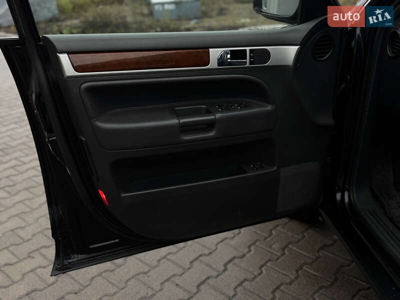 Внедорожник / Кроссовер Volkswagen Touareg 2006 в Сумах