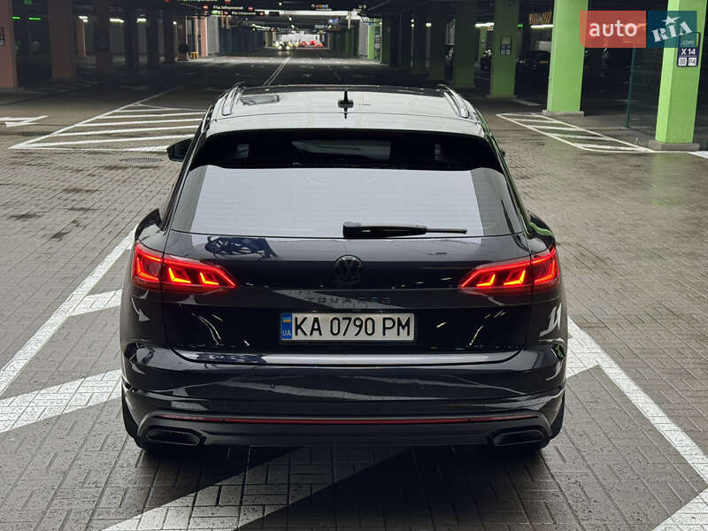 Внедорожник / Кроссовер Volkswagen Touareg 2021 в Киеве