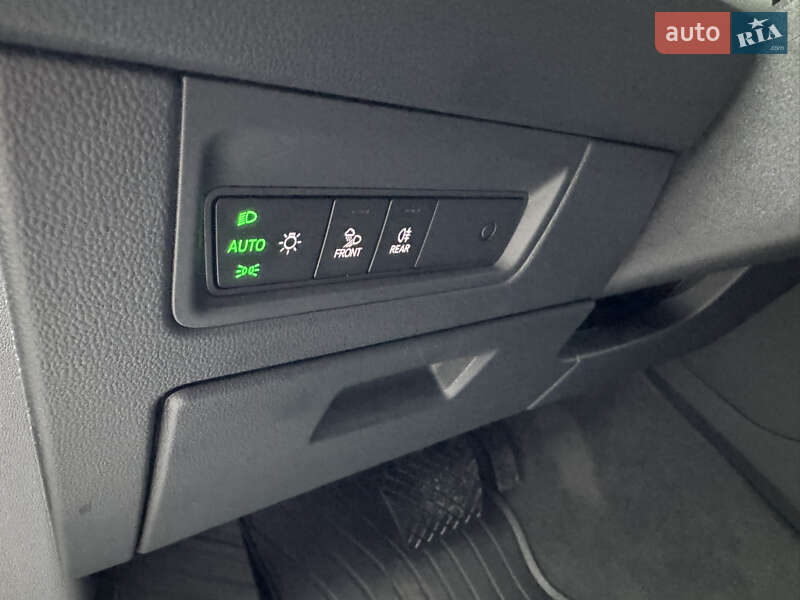 Внедорожник / Кроссовер Volkswagen Touareg 2021 в Киеве