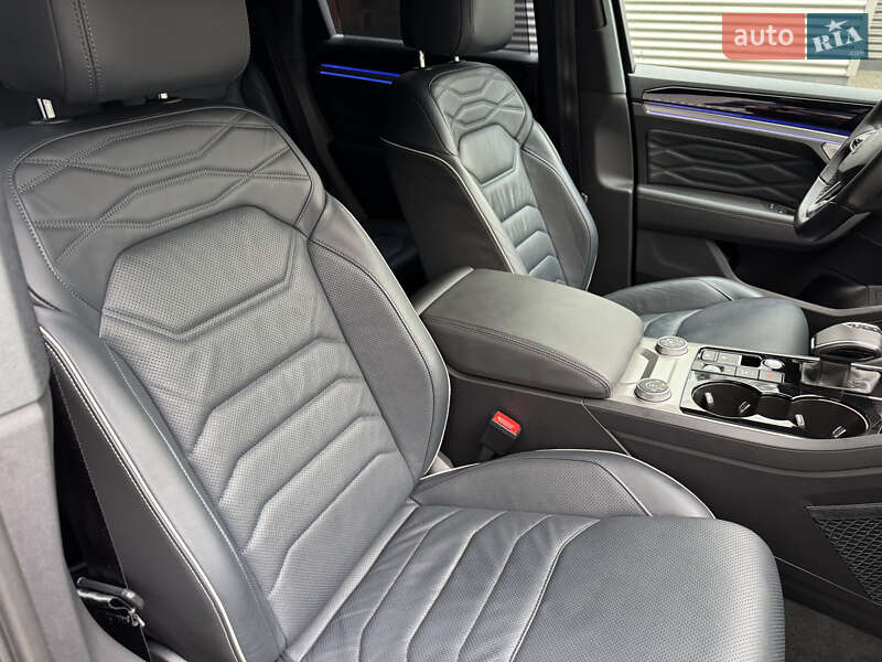 Внедорожник / Кроссовер Volkswagen Touareg 2021 в Киеве