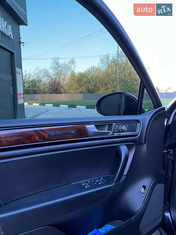 Внедорожник / Кроссовер Volkswagen Touareg 2013 в Бердичеве