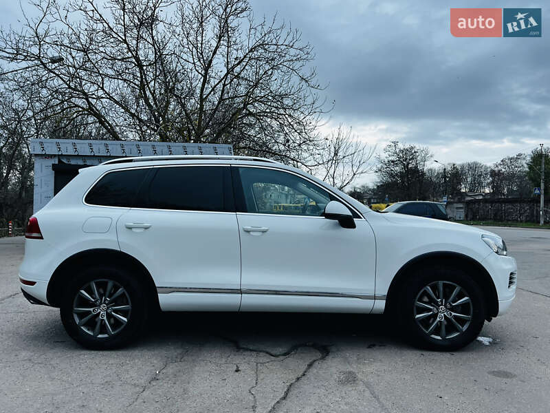 Внедорожник / Кроссовер Volkswagen Touareg 2013 в Одессе