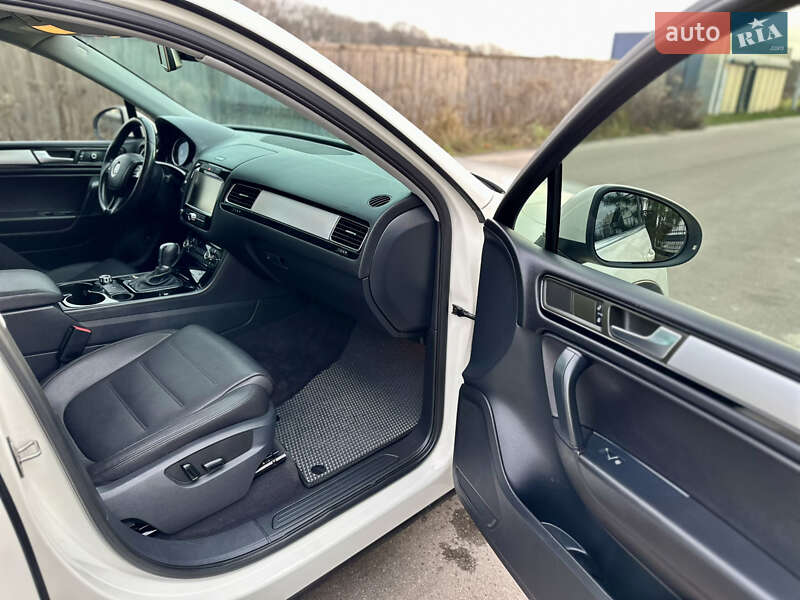 Внедорожник / Кроссовер Volkswagen Touareg 2010 в Киеве