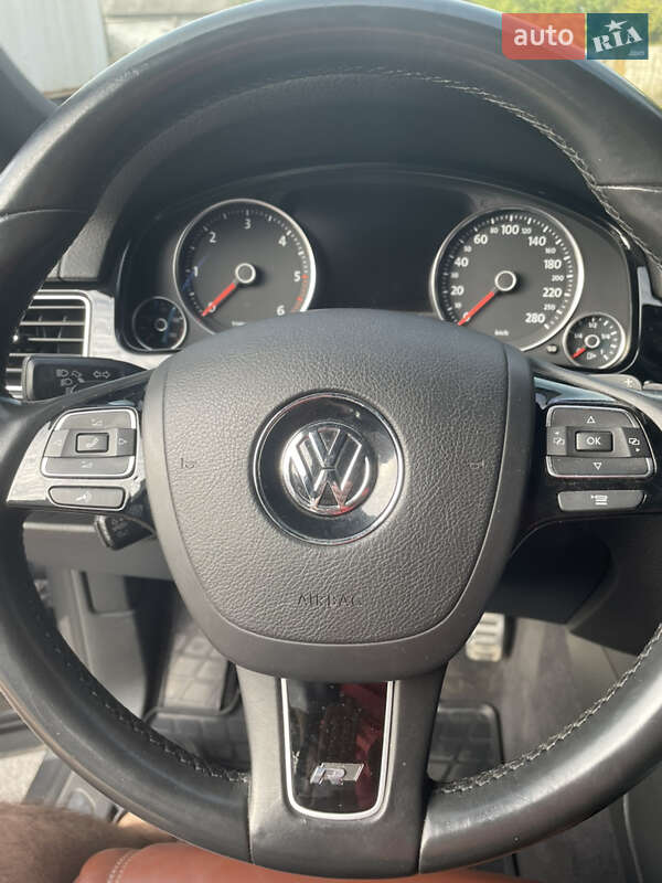 Позашляховик / Кросовер Volkswagen Touareg 2015 в Білій Церкві