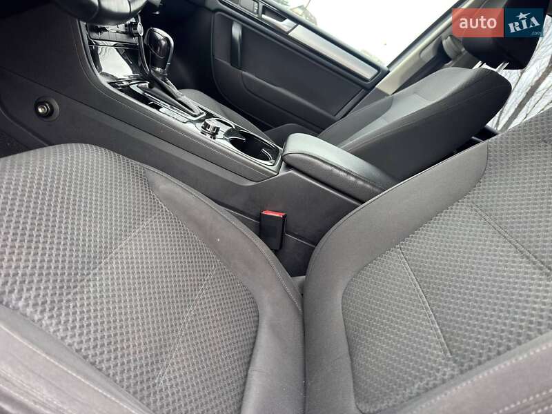 Внедорожник / Кроссовер Volkswagen Touareg 2012 в Ахтырке